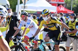 Van Aert: 'Dit is een volledige verrassing, niets wees erop dat Roglic minder was'