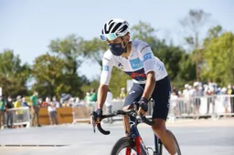 Bernal reageert op kritiek: 'Ik won de Tour al, dat kan niemand veranderen'