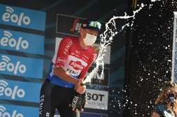 Van der Poel durft wel tegen Van Aert: 'Alaphilippe liet zien hoe het moet'