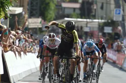 Dion Smith laat Mitchelton-Scott juichen met winst in Copa Sabatini