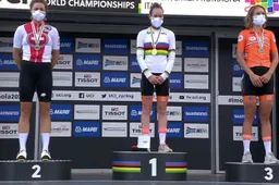 Van der Breggen dolblij met wereldtitel: 'Wilde geen tussentijd horen'