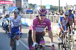 Giro d'Italia etappe 10 | Almeida goed hersteld, Démare geeft credits aan Sagan