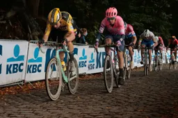 Van Aert baalt van verloren sprint: 'Ga hem nog paar keer opnieuw rijden'