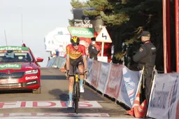 Poels blijft klimmen in klassement: 'Heb eigenlijk wel zin in die Angliru'