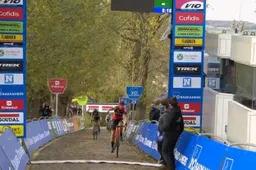 Worst wint na heerlijke strijd op Koppenberg, volledig podium oranje