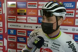 Van der Poel: 'Wilde Van Aert na zijn lekke band niet terug in de wedstrijd laten komen'