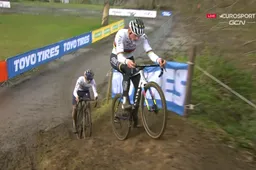 Van der Poel oppermachtig in Gullegem na korte tweestrijd met Pidcock