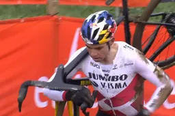 Van Aert weerstaat comeback Van der Poel en boekt dubbelslag in Overijse