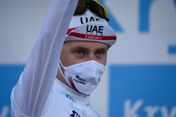 Pogacar klopt Yates en maakt favorietenrol waar op Jebel Hafeet in UAE Tour