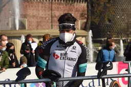 Matthews gehinderd door Alaphilippe: 'Jammer genoeg sprint niet iedereen in een rechte lijn'