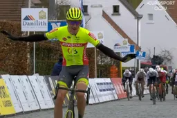 Robeet zorgt voor daverende verrassing met winst in Nokere Koerse