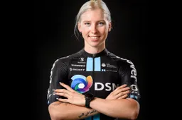 Wiebes sprint overtuigend naar de zege in allereerste Scheldeprijs voor vrouwen
