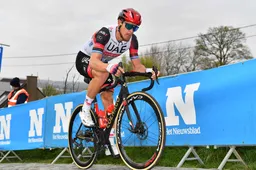 Trentin lacht over sprint vanaf de kop: 'Het kan, maar had er niet de benen voor'