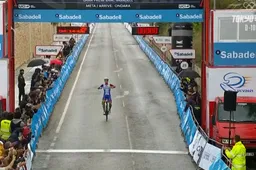 Scotson soleert (ondanks val in de finale) naar dubbelslag in eerste etappe in Valencia