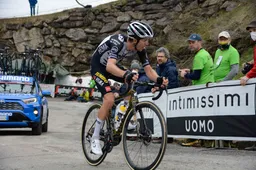 Vlakke gedeelte kost Bennett de kop op Zoncolan: 'Had de benen niet meer'