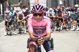 Van Aert vreest voor Evenepoel: 'Verwacht dat Bernal die lijn woensdag zal doortrekken'