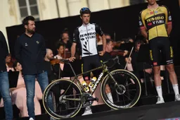 UAE Team Emirates plukt na Fisher-Black ook Bennett weg bij concurrent Jumbo-Visma