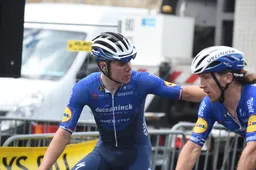 Jakobsen sprint naar tweede plek in Vuelta: 'Ik denk dat ik blij moet zijn, maar dat ben ik niet echt'