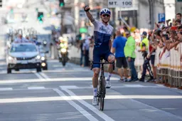 Viviani wint ochtendrit, Hermans tijdrit Tour Poitou-Charentes; Swift nieuwe leider