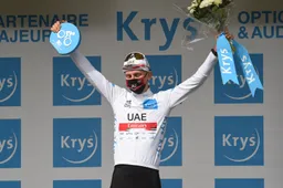 UAE kent dag vol tegenslag, Pogacar 'Blij dat deze etappe voorbij is'