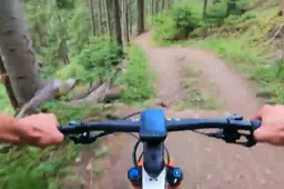 Alpecin-Fenix deelt spectaculaire POV-beelden van Van der Poel op de MTB