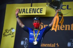 Cavendish dankt overwinning aan ploeg: 'Moest niks doen tot 150 meter voor de streep'