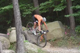 Geloof het of niet, maar bij testevent MTB Spelen lagen wéér plankjes: 'Schiet niet in de lach'