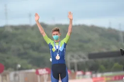 Pogacar blij met bronzen plak: 'Nadat ik aanviel, dacht ik: wanneer houdt deze klim op?