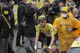 Pogacar in gele trui naar zege op Col du Portet: 'Wist dat Carapaz aan het bluffen was'