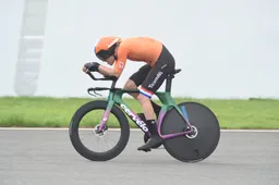 Ondertussen in het peloton | Dumoulin pakte zilver zonder op maat gemaakt tijdritstuur