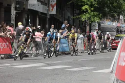 Van Aert zegt sorry tegen Armirail voor krijgen van strijdlust: 'Jij had het verdiend'