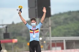 Van Aert tevreden met zilver: 'Had de benen om te winnen, maar Carapaz heel sterk'