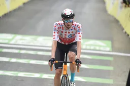 Poels verliest bollentrui op slotklim aan Pogacar: 'Heel mooie bonus'