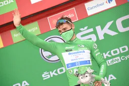 Jakobsen bereikt Santiago en stelt groene trui veilig: 'Grootste overwinning tot nu toe'