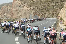 Medisch rapport Vuelta: whiplash voor Bayer en gebroken rib voor Thwaites bij Alpecin-Fenix