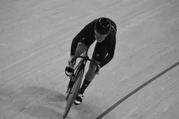 Baanwielrenster Podmore op 24-jarige leeftijd plotseling overleden