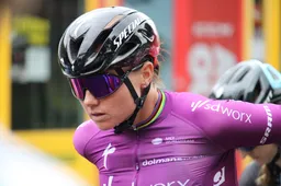 Van den Broek-Blaak verrast en gaat toch langer door, Vollering tekent bij tot eind 2024