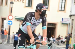 Matthews ziet weer een kans voorbij gaan in Vuelta: 'Een teleurstellende dag'