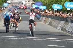 Molano wint eerste rit in Sicilië, late aanval Albanese strandt op de finish