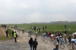 Deelnemers Parijs-Roubaix 2021 | Deze heren maken zich op voor epische rit