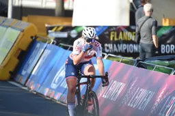 Backstedt rekent in prangende spurt af met Amerikaanse Schmid en is wereldkampioen junioren vrouwen