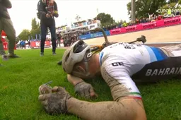 Colbrelli laat emoties de vrije loop na winst in Parijs-Roubaix: 'Ik weet niet wat me overkomt'