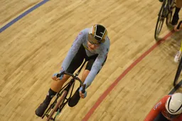 Lotte Kopecky trekt wegvorm door en verovert na Europese baantitel ook wereldtitel Afvalkoers