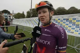 D'Hoore van pech naar pech op allerlaatste koersdag: 'Was echt de hel'