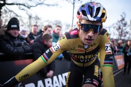 Van Aert trekt lessen uit demonstratie Van Empel en bewondert haar bandenkeuze: 'Zij is veel sterker'