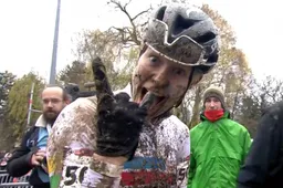 Canadese Rochette jubelt voor de camera: 'Hopelijk gaan jullie nog een boel van mij zien'