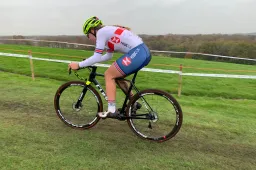 Backstedt weergaloos naar EK-titel bij junioren vrouwen, zilver en brons voor Nederland