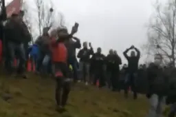 Costa Ricaan toegejuicht in Namen: 'Terug naar Costa Rica om geld te sparen voor WK-deelname'