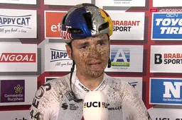 Pidcock uitgeput naar Wereldbekeroverwinning: 'Eli en Michael reden heel hard'