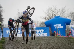 Van Aert laat keuze WK niet afhangen van Van der Poel: 'Dat heeft zeker geen invloed'